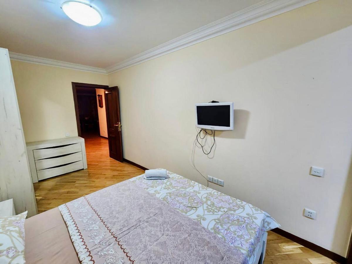 Family Spacious 3 Bedroom Apartment In The Middle Of City Center, Next To North Avenue Jerevan Exteriér fotografie