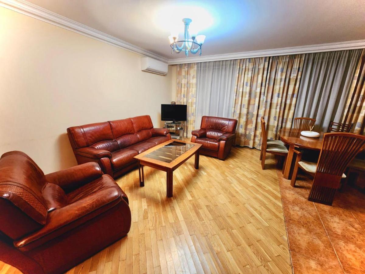 Family Spacious 3 Bedroom Apartment In The Middle Of City Center, Next To North Avenue Jerevan Exteriér fotografie