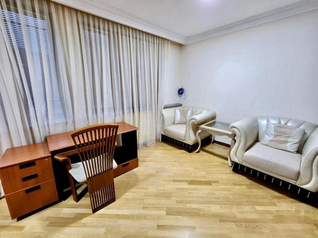 Family Spacious 3 Bedroom Apartment In The Middle Of City Center, Next To North Avenue Jerevan Exteriér fotografie