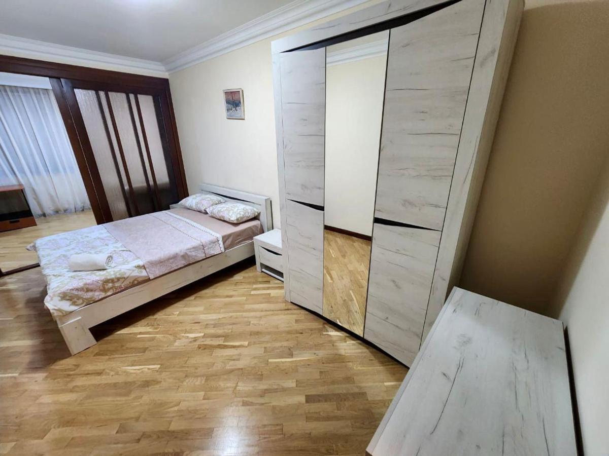 Family Spacious 3 Bedroom Apartment In The Middle Of City Center, Next To North Avenue Jerevan Exteriér fotografie