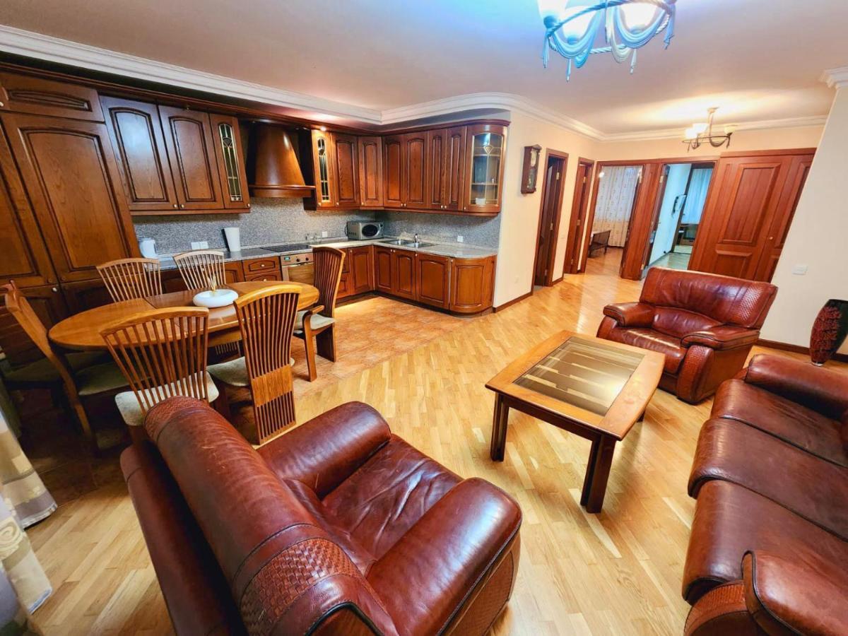 Family Spacious 3 Bedroom Apartment In The Middle Of City Center, Next To North Avenue Jerevan Exteriér fotografie